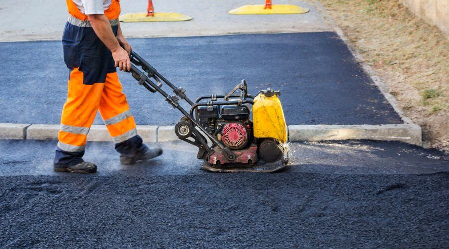 Professional gutter cleaning in Cedarbluff, MS